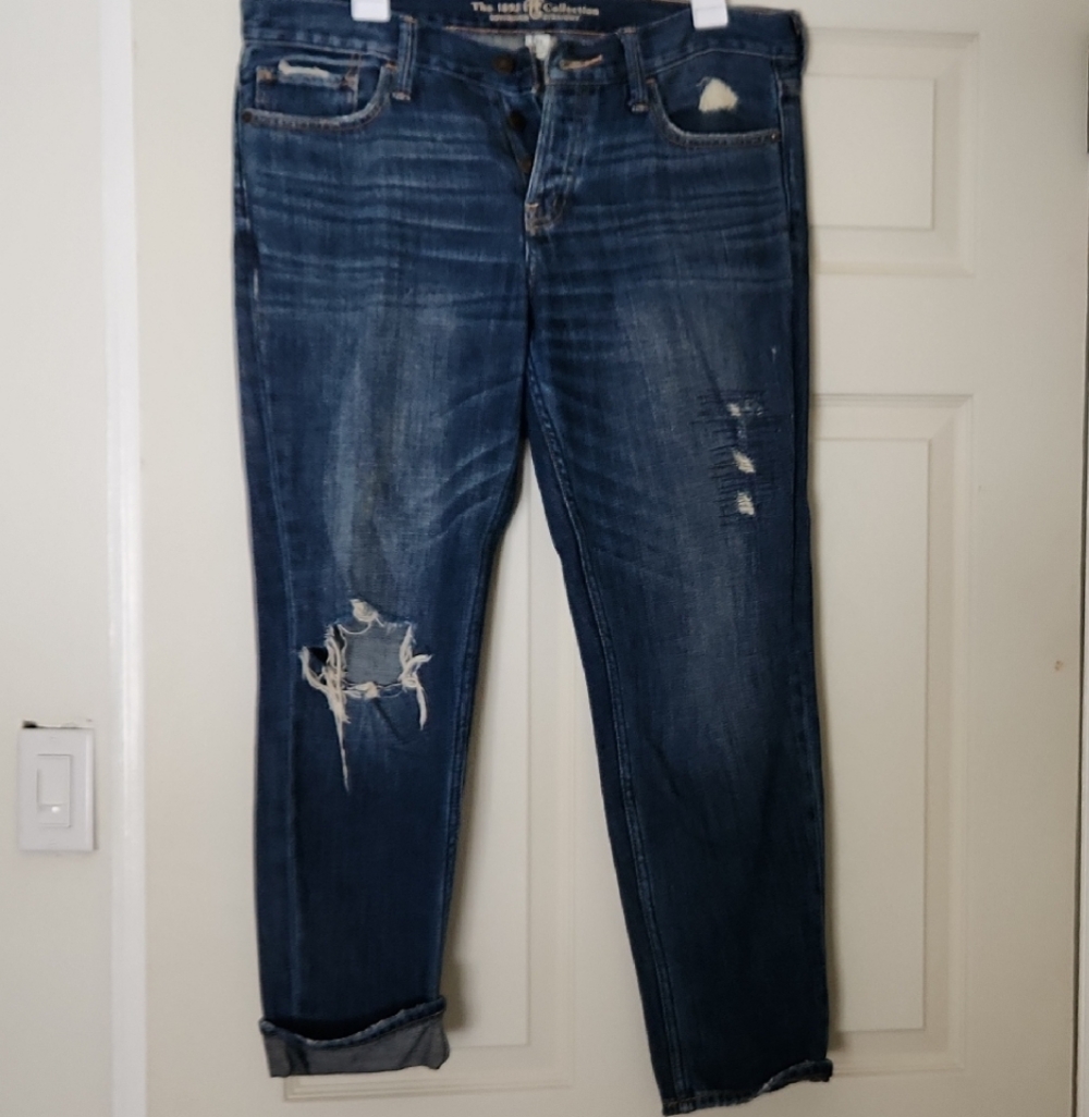 Women Cropped Distressed Denim Jeans